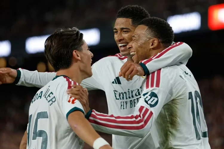 Mbappe gieo sầu cho Barca, Real Madrid thắng Siêu kinh điển