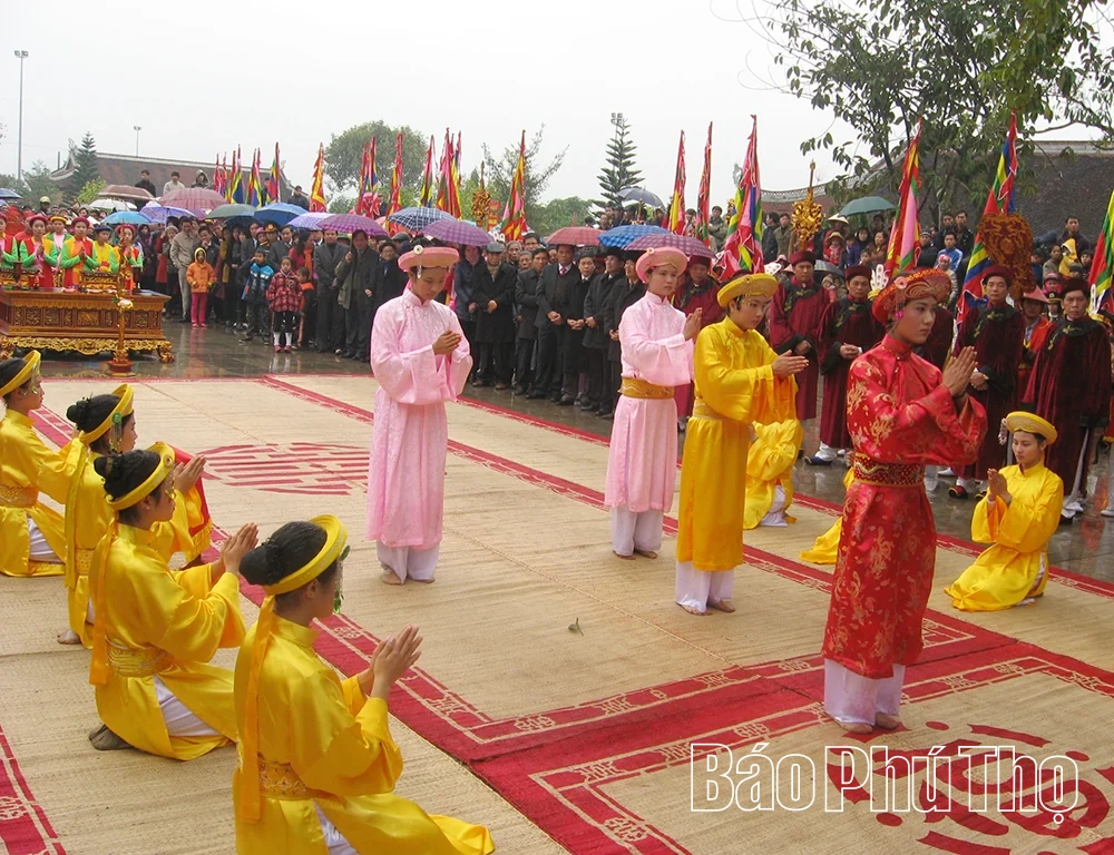“Thảm đỏ” nơi đất Mẹ Âu Cơ