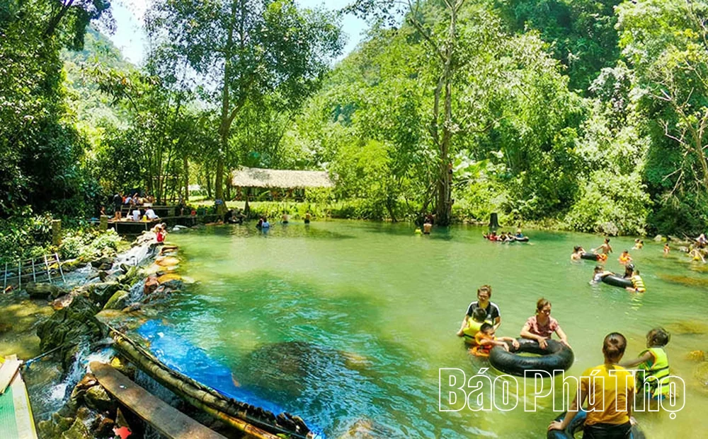 Phát triển du lịch trở thành ngành kinh tế mũi nhọn