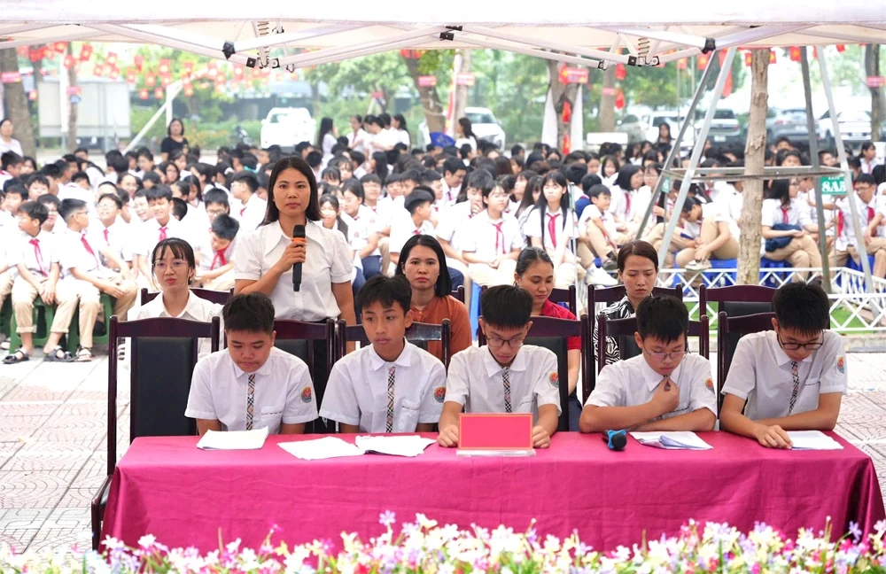 Phê phán để sửa chữa, không phải để phủ định tất cả