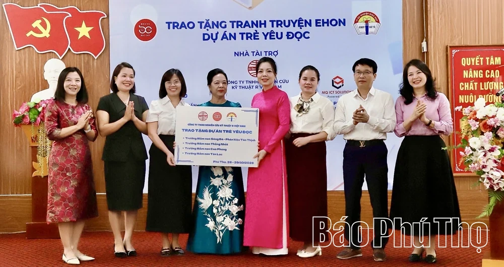 Tập huấn phương pháp đọc và trao tặng sách cho các trường mầm non