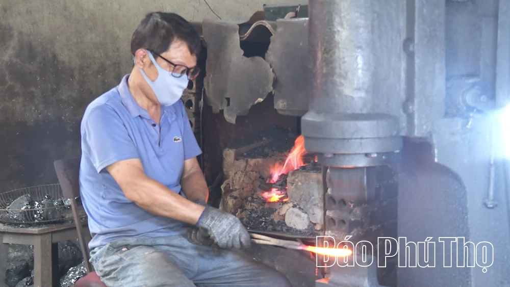 Làng nghề rèn Vĩnh Phú Giữ lửa nghề theo hướng sản xuất bền vững