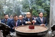 Phu Tho Provincial Party Delegation Offers Incense to Hung Kings Ahead of 14th National Party Congress