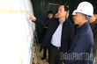 Vice Chairman Quach Tat Liem Inspects Hoa Binh - Moc Chau Expressway Project and Presents Tet Gifts to Workers