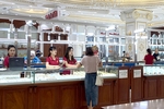 Giá vàng lập đỉnh, các cơ sở kinh doanh... vắng vẻ