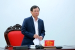 Chairman of the Provincial People’s Committee Bui Van Quang works with the Department of Agriculture and Environment.