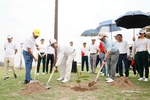 Provincial Chairman Bui Van Quang attends square banyan tree planting ceremony at Van Lang Empire Golf Course