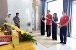 Thăm hỏi gia đình có nạn nhân bị nạn trong vụ chìm tàu ở Quảng Ninh