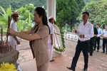 Phó Bí thư Tỉnh ủy Bùi Thị Minh thăm, tặng quà thương binh, bệnh binh trên địa bàn xã Mường Động