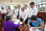 Phó Bí thư Tỉnh ủy Bùi Đức Hinh thăm, làm việc tại Trung tâm Phục vụ hành chính công phường Vĩnh Phúc