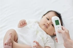Bác sĩ cảnh báo nguy hiểm của trào lưu không dùng thuốc hạ sốt