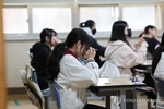 Hàn Quốc cấm 140 chuyến bay để tránh làm ồn kỳ thi đại học