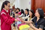 Cử tri trẻ hào hứng tham gia bầu cử tại Trường Đại học Sư phạm Hà Nội 2