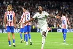 Vinicius lập cú đúp, Real Madrid thắng nghẹt thở derby Madrid