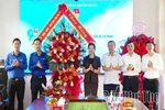 Phó Bí thư Tỉnh ủy, Chủ tịch Ủy ban MTTQ tỉnh Bùi Thị Minh chúc mừng Tỉnh Đoàn nhân dịp 26/3