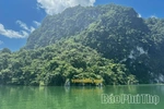 Discovering Ngoi Hoa Bay