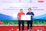 Trao học bổng cho 90 trẻ em hoàn cảnh khó khăn phường Thanh Miếu