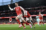 Thắng nghẹt thở Burnley, Arsenal chạm tay chức vô địch Ngoại hạng Anh