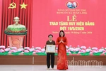 Đảng bộ xã Xuân Lãng trao Huy hiệu Đảng tặng các đảng viên đợt 19/5