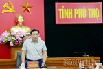 Phó Chủ tịch UBND tỉnh Nguyễn Huy Ngọc nghe báo cáo xây dựng, cập nhật dữ liệu Trung tâm điều hành phục vụ phát triển kinh tế - xã hội tỉnh