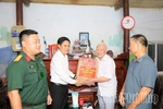 Xã Vĩnh Tường thăm, tặng quà người có công với cách mạng
