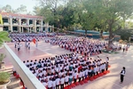 Cơ cấu, số lượng, chế độ đối với hiệu trưởng, hiệu phó khi sắp xếp cơ sở giáo dục