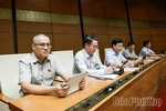 Đại biểu Quốc hội tỉnh Phú Thọ thảo luận ở hội trường về dự án luật
