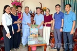 Xã&nbsp;Thổ Tang trao 63 suất quà động viên giáo viên, học sinh có hoàn cảnh khó khăn dịp năm học mới