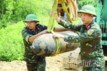 Hủy nổ quả bom khoảng 200kg được phát hiện dưới lòng sông Đà