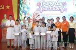 Tặng 100 suất quà Trung thu cho bệnh nhi đang điều trị tại Bệnh viện Đa khoa Hòa Bình