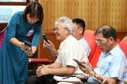 Người cao tuổi bắt nhịp chuyển đổi số