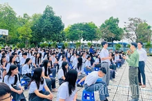 Tuyên truyền cho học sinh, sinh viên không phát tán thông tin tiêu cực trên không gian mạng