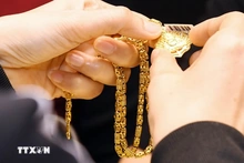 Giá vàng biến động mạnh, chuyên gia UOB cảnh báo rủi ro trong ngắn hạn