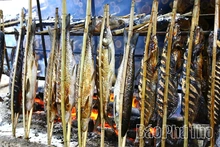 Cá nướng sông Đà - dư vị níu chân du khách trong hành trình du xuân đền Chúa Thác Bờ