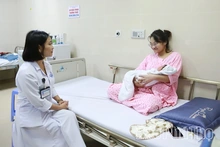 Những “bông hoa trắng” tận tụy vì sức khoẻ Nhân dân