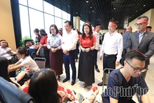 Ngày hội hiến máu “Giọt hồng Cội Việt” lần thứ III thu hút đông đảo người dân tham gia