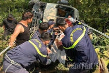 Xe ô tô khách mất phanh, lao xuống vực ở xã Tam Đảo