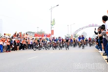 “Fiery” Racetrack on the Journey “Mountains and Rivers as One”