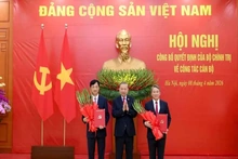 Trao các quyết định bổ nhiệm Trưởng Ban Tổ chức Trung ương, Chánh Văn phòng Trung ương Đảng