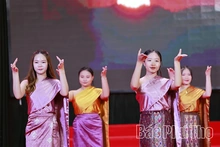 Trường Đại học Hùng Vương chào mừng Tết cổ truyền Bunpimay Lào năm 2026