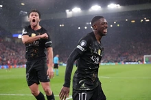 Dembele chói sáng, PSG nhấn chìm Liverpool ngay tại Anfield