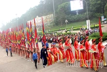 Tự hào con Lạc cháu Hồng