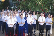 Ban Tổ chức Giỗ Tổ Hùng Vương - Lễ hội Đền Hùng và Tuần Văn hóa - Du lịch Đất Tổ dâng hương tại Khu di tích lịch sử Đền Hùng