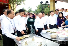 Lãnh đạo tỉnh thăm, động viên các đơn vị tham gia Hội trại văn hóa năm 2026