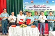 Ký kết kế hoạch tổ chức Chương trình “Học làm người chiến sĩ”