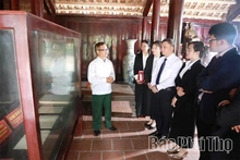 Đẩy mạnh đấu tranh, bảo vệ nền tảng tư tưởng của Đảng trong Đảng bộ UBND tỉnh