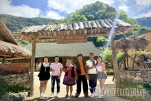 Homestay trên bản Mông