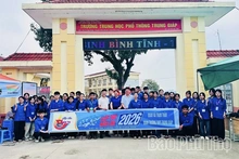 Áo xanh đồng hành cùng sĩ tử
