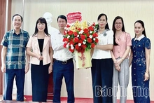 Phó Chủ tịch UBND tỉnh Nguyễn Khắc Hiếu chúc mừng Hội Nhà báo tỉnh nhân Ngày Báo chí cách mạng Việt Nam