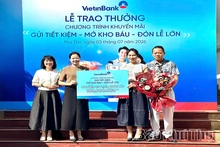 Khách hàng Phú Thọ trúng giải tour du lịch châu Âu 180 triệu đồng từ VietinBank